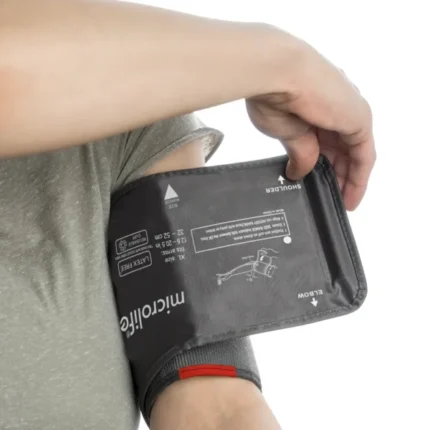 Μαλακή περιχειρίδα Microlife μεγέθους L (32‑42 cm) από υποαλλεργικά υλικά, με σωστό κλείσιμο Velcro για άνετη και σταθερή μέτρηση πίεσης. Κατάλληλη για καθημερινή χρήση σε ιατρεία ή σπίτι. meditone, ιατρικά είδη, Πάτρα.